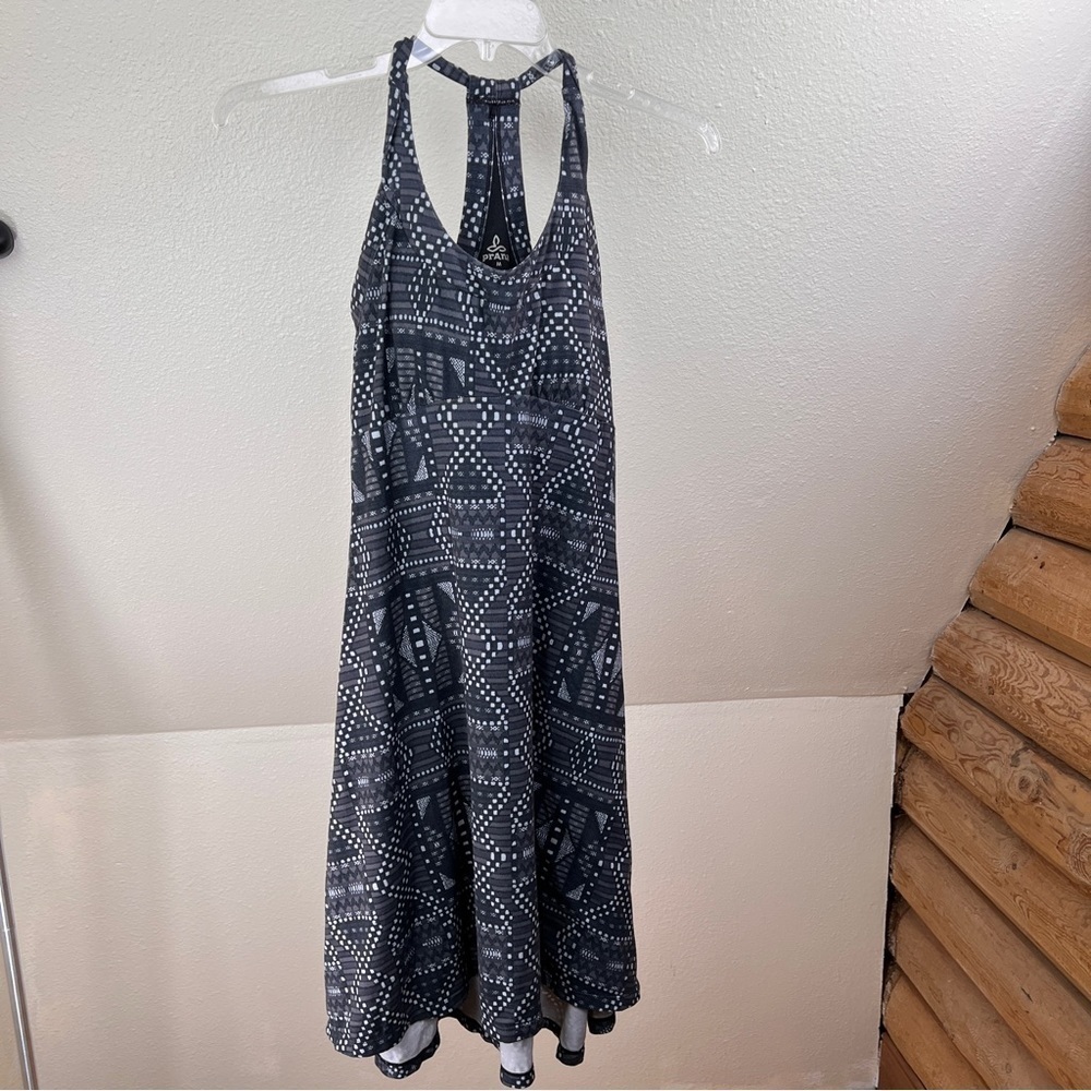 PRANA GRAY SLEEVELESS RACER BACK DRESS W/built-in Bra. Size Medium